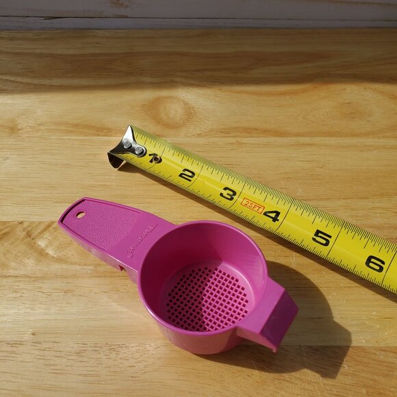 Vintage Tupperware Party Hostess Game Gifts Coffee Scoop, Pink Tea Strainer 1991 - Picture 5 of 5